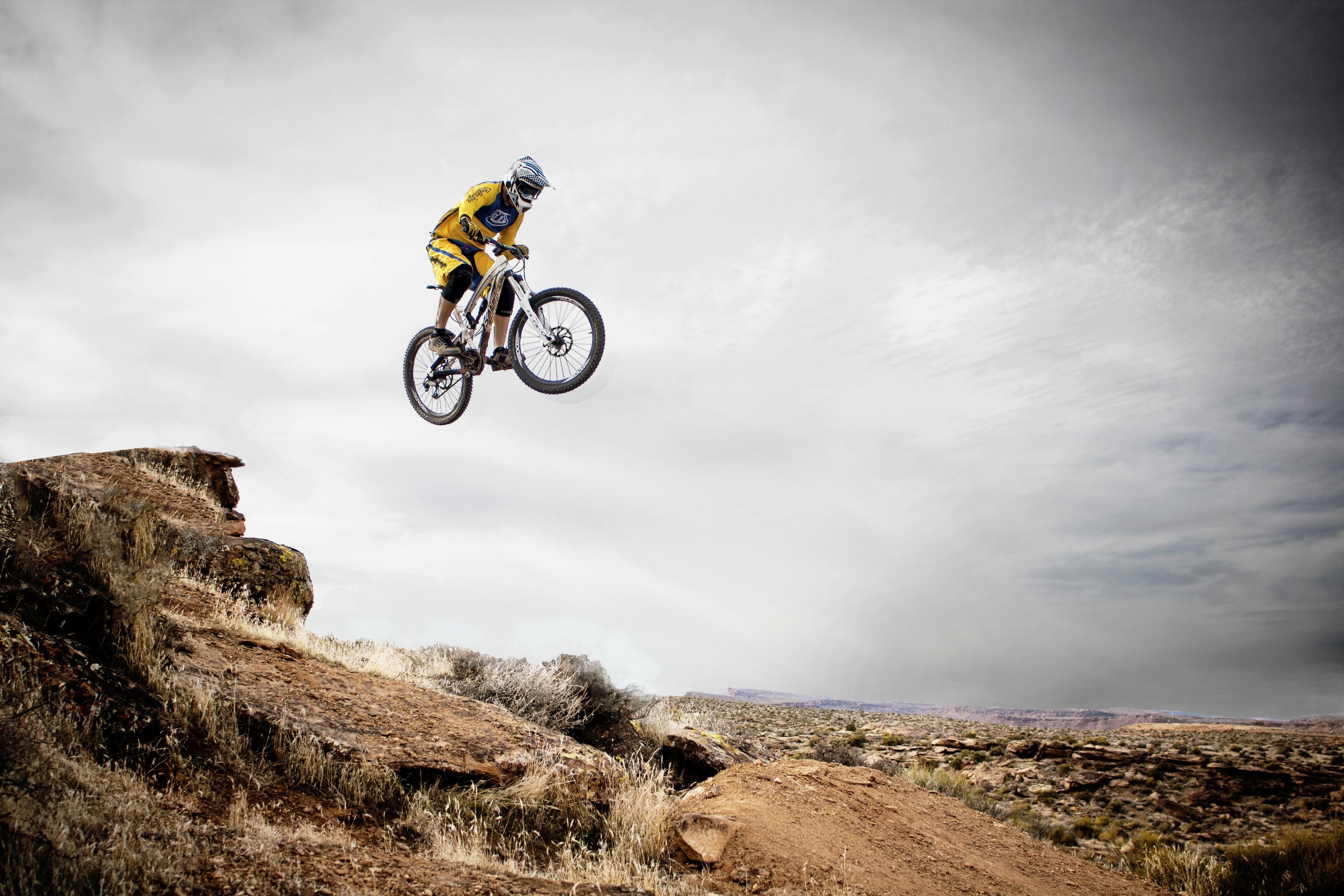 Mountain biking 95032