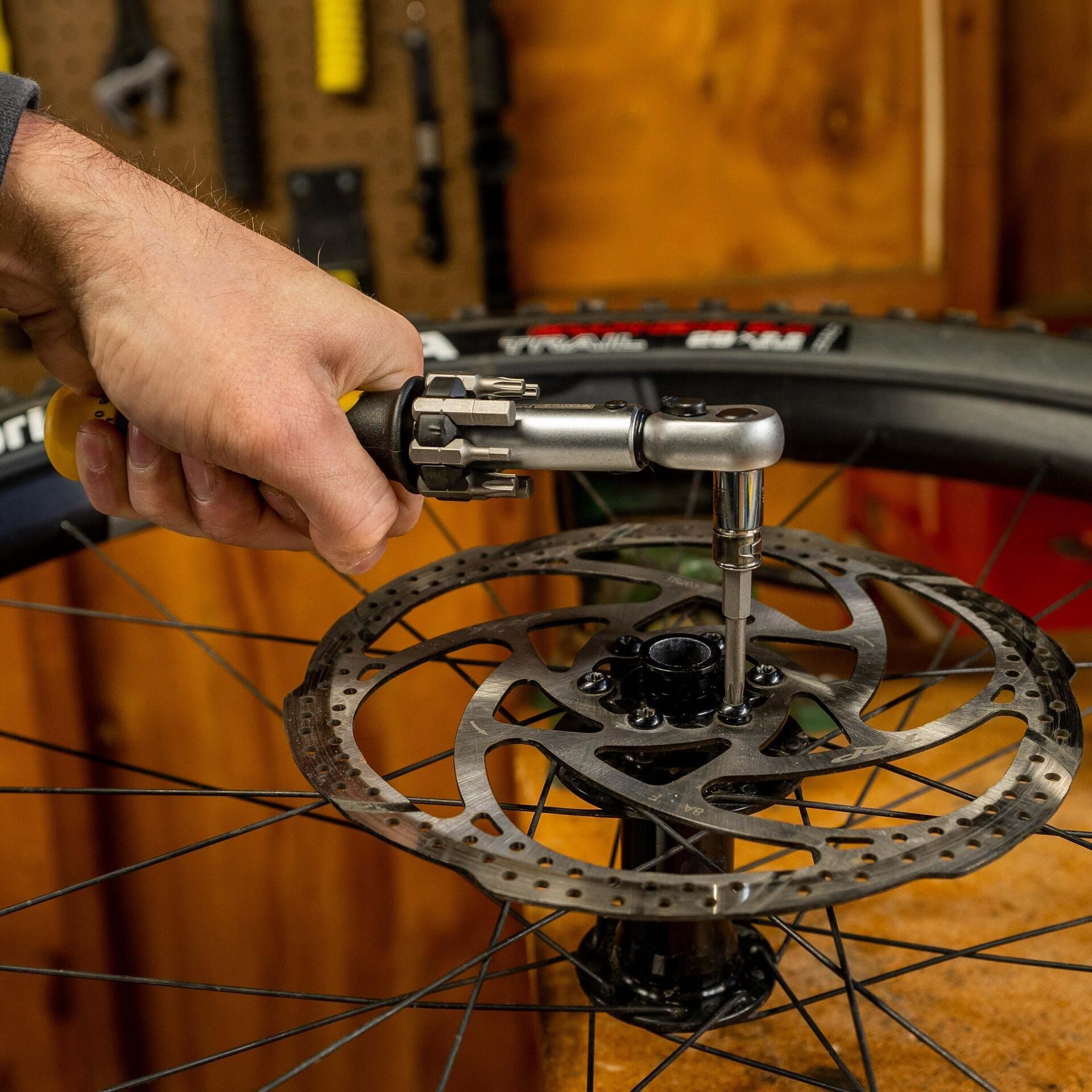 メガロック 15p Pedro's Demi-Torque Wrench II w/Bits (3-15Nm) | The Bikesmiths