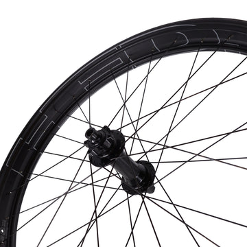 Close up of the Hed front wheel.