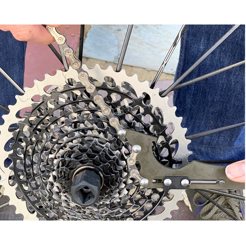 Image of Pedros Pro Chain Whip 6-12 Speed - TheBikesmiths